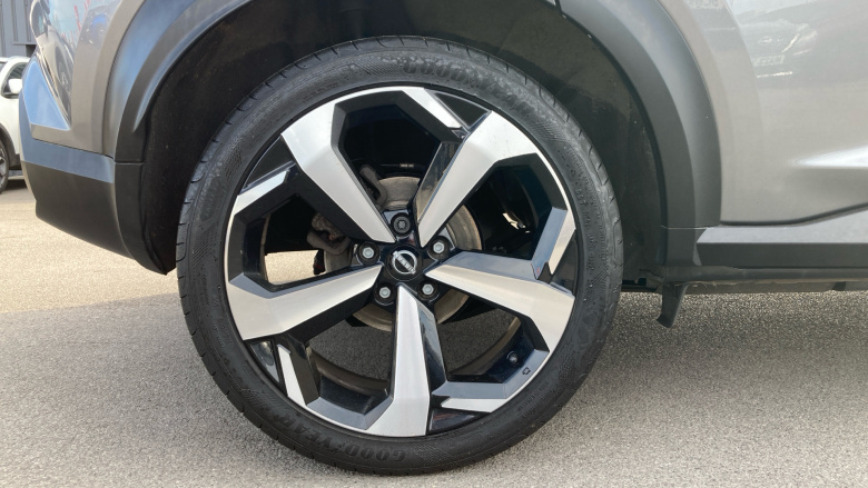 Nissan Juke 1.0 DiG-T 114 Tekna 5dr Petrol Hatchback